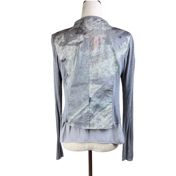 Lola & Sophie Gray Reptile Snake Print Asymmetrical Zip Long Sleeve Twofer Top - Picture 3 of 12
